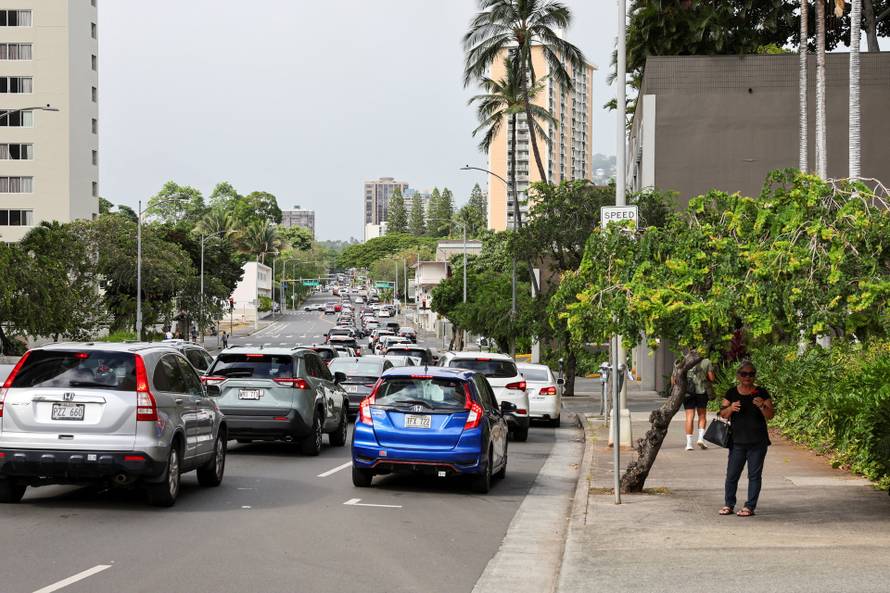 Authorities warn residents of the possibility of destructive tsunami waves in Honolulu