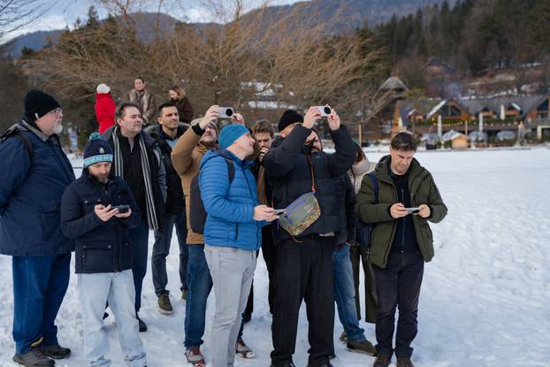 FOTO Bacali ga, udarali i ledili na Kranjskoj Gori: Stigla je nova izdržljiva Honor Magic 8 serija