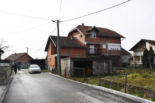 FOTO Ovo je kuća užasa u kojoj su našli 31 dijete. Jedna curica je pobjegla i molila za pomoć...