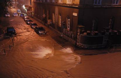 Poplavljena Hrvatska: U Rijeci palo 220 lit. kiše po kvadratu
