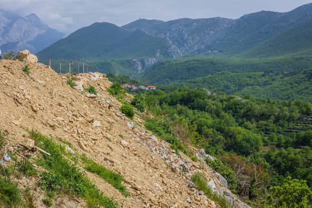 Istraga ilegalnih deponija i pusto&scaron;enja &scaron;uma na &scaron;irem omi&scaron;kom podru&ccaron;ju, uhi&cacute;ene dvije osobe