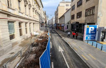 Policija objavila detalje pada skele u Petrinjskoj: Oštećen je dio javne rasvjete i jedan auto