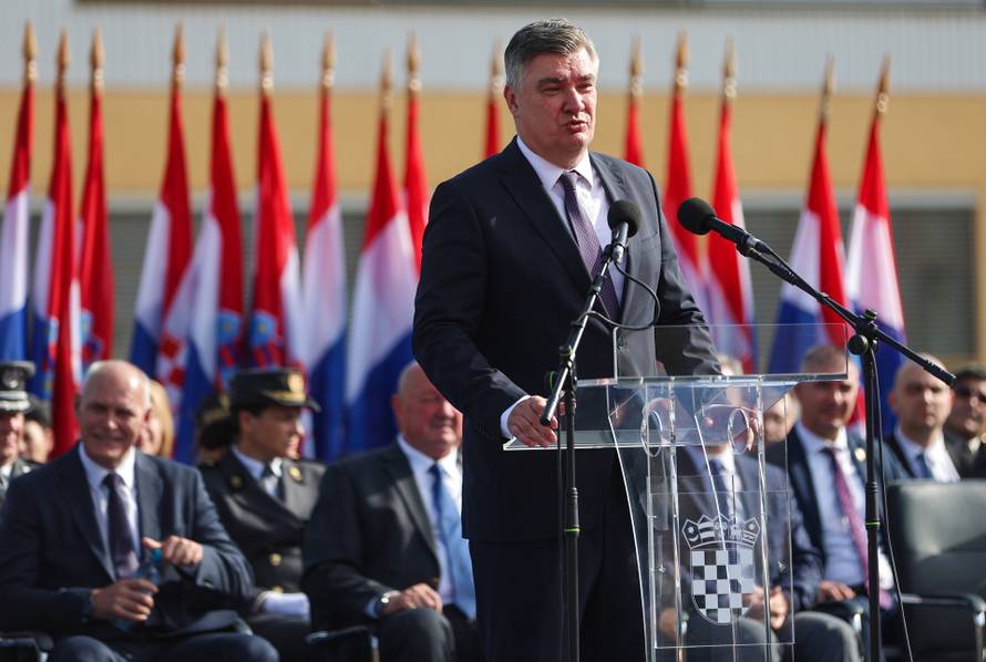 Zagreb: Zoran Milanović uručio je prve časničke činove kadetima Hrvatskog vojnog učilišta