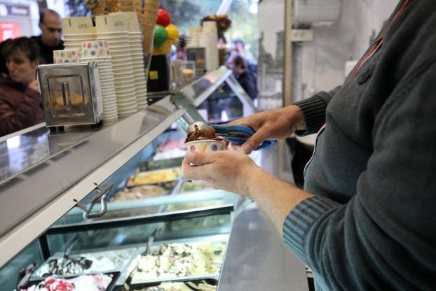 U povodu kraja turističke sezone, pulska slastičarnica nudi svima besplatan sladoled