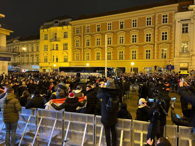 200 FOTKI DOČEKA Ovako su slavili naši brončani rukometaši
