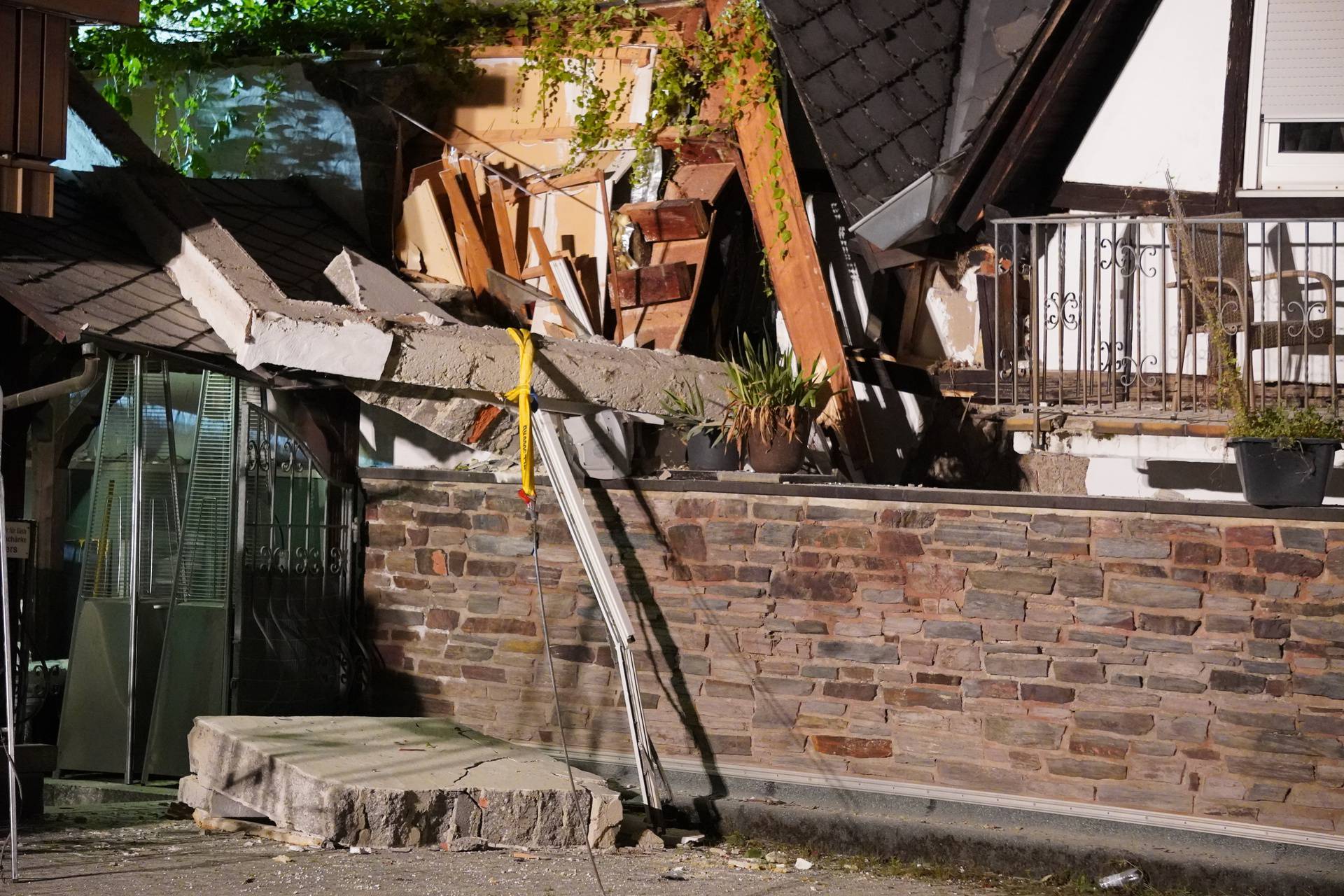 Hotel collapses in Kröv