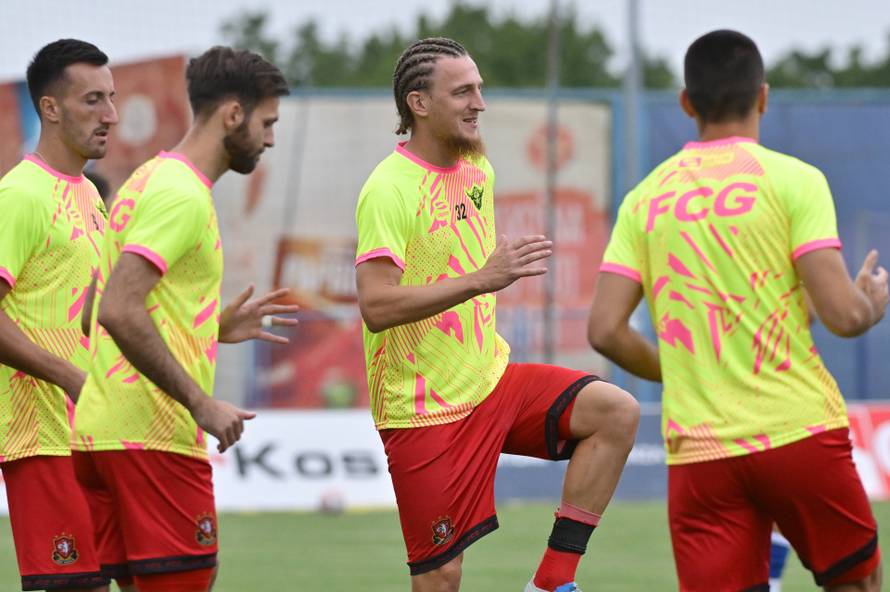Koprivnica: Zagrijavanje igrača prije utakmice HNK Gorica - NK Slaven Belupo