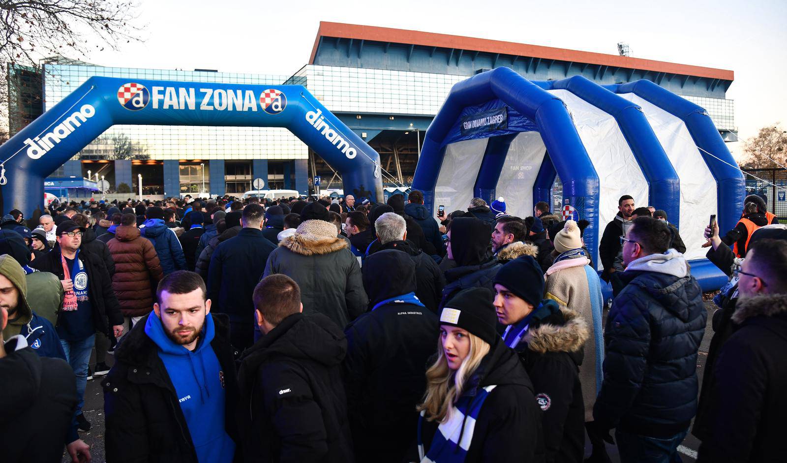 Zagreb: Dinamova fan zona ispred maksimirskog stadiona