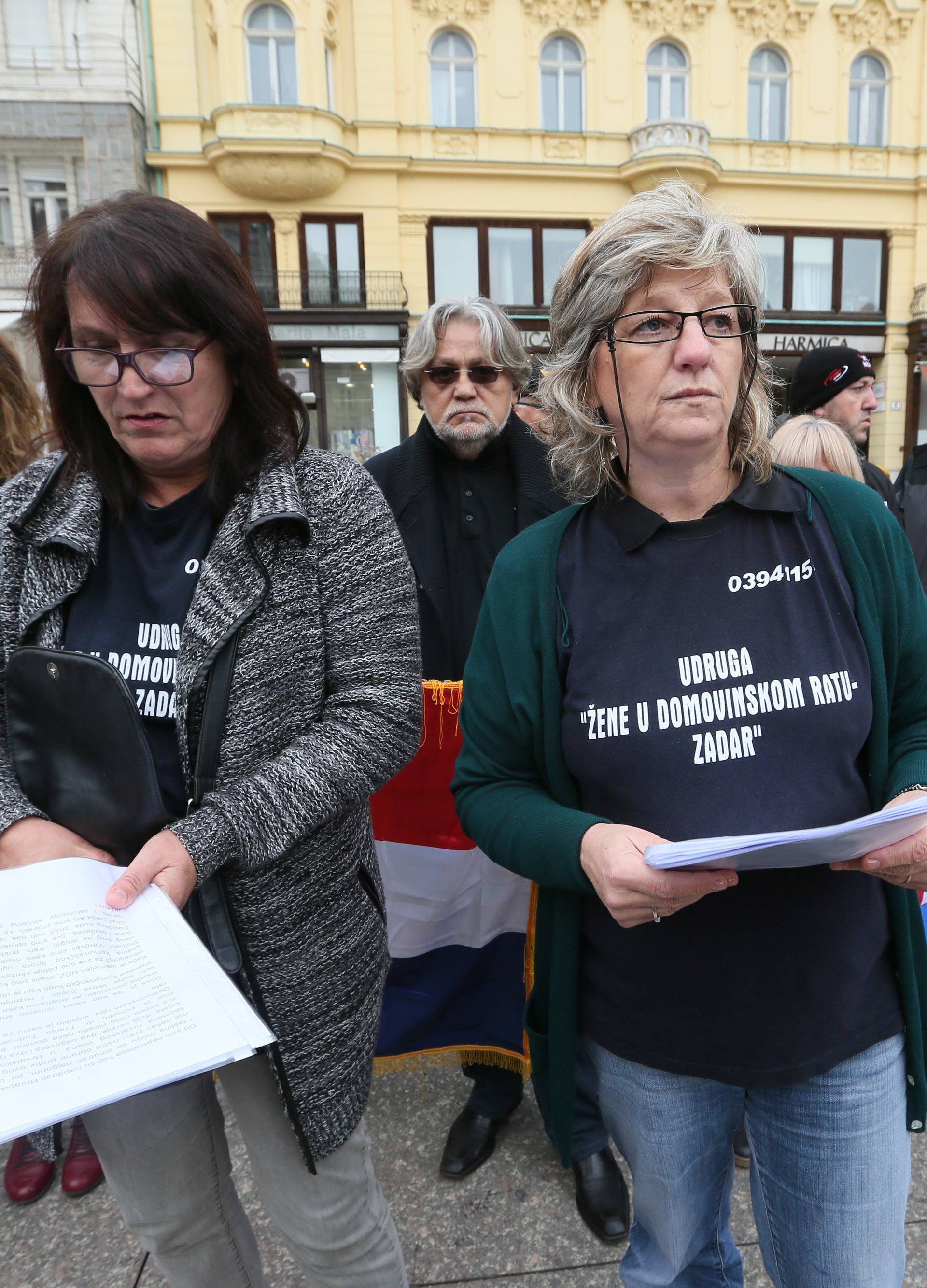 Skup potpore Hasanbegoviću: Na Trgu se okupilo stotinjak ljudi