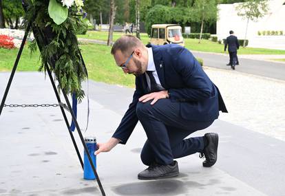 FOTO Diljem Hrvatske odaje se počast stradalim braniteljima