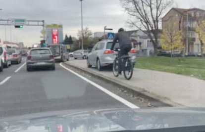 VIDEO Pogledajte 'genijalca': U Zagrebu prometni kolaps, a on u VW-u krenuo preko pločnika