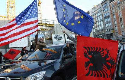 Francuska, Velika Britanija i SAD priznale su Kosovo