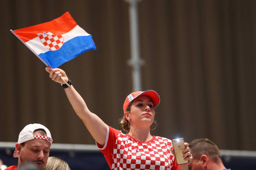 U boj, u boj: Podrška navijača u Grazu kao da smo u Hrvatskoj!