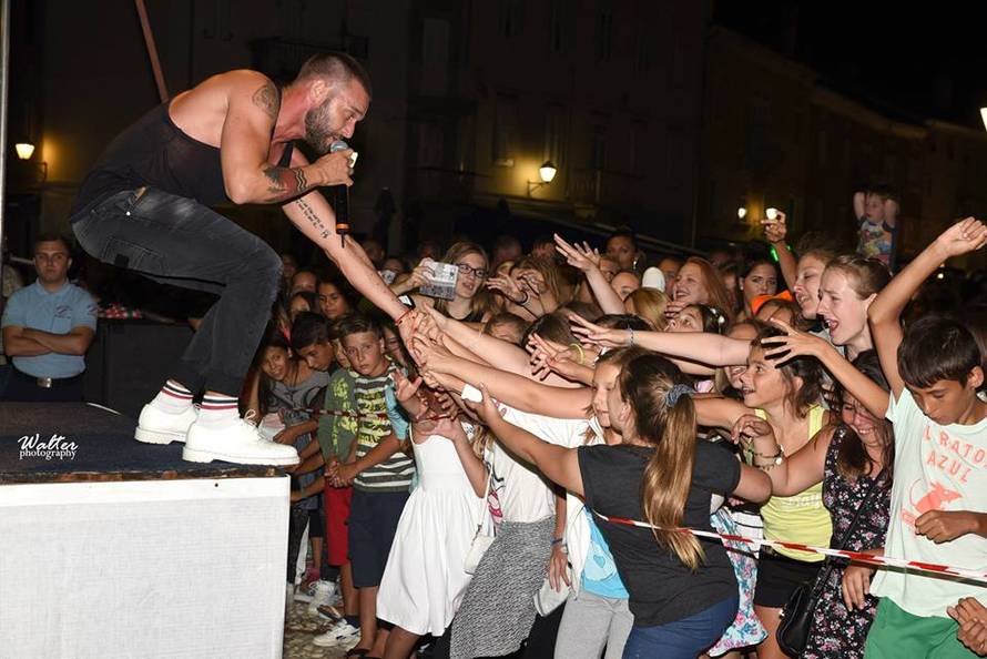 Na otoku Cresu  nastala opća histerija za Lukom Nižetićem
