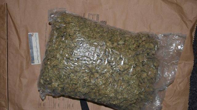 U Makarskoj uhitili mladića s preko 800 grama marihuane