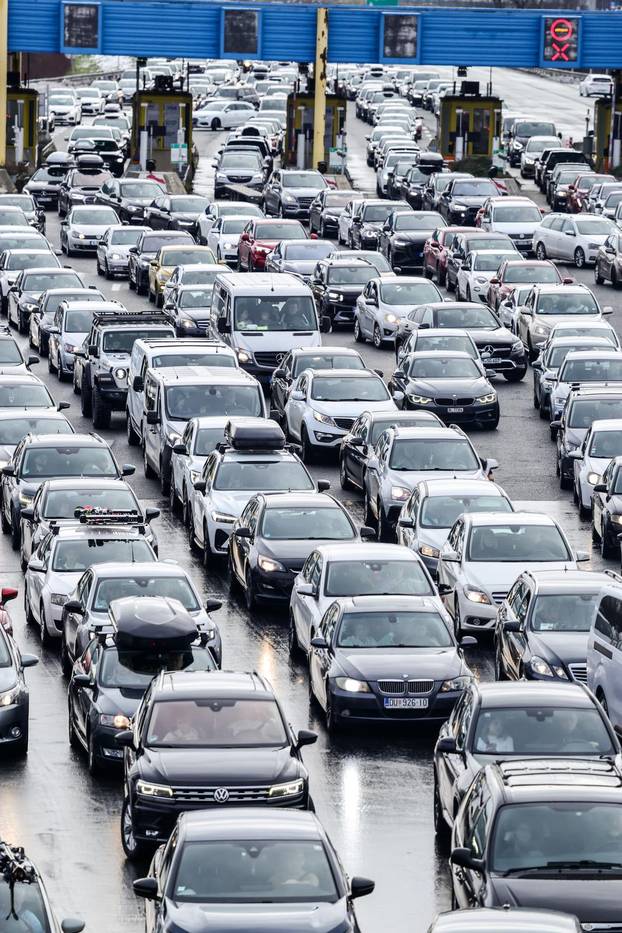 Početak skijaškog tjedna i kraj blagdana uzrok je gužve na graničnom prijelazu Bregana