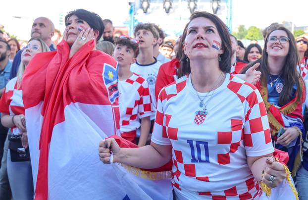 Hamburg: U Fan zoni pomješani osjećaji kod navijača nakon šokantnog kraja utakmice
