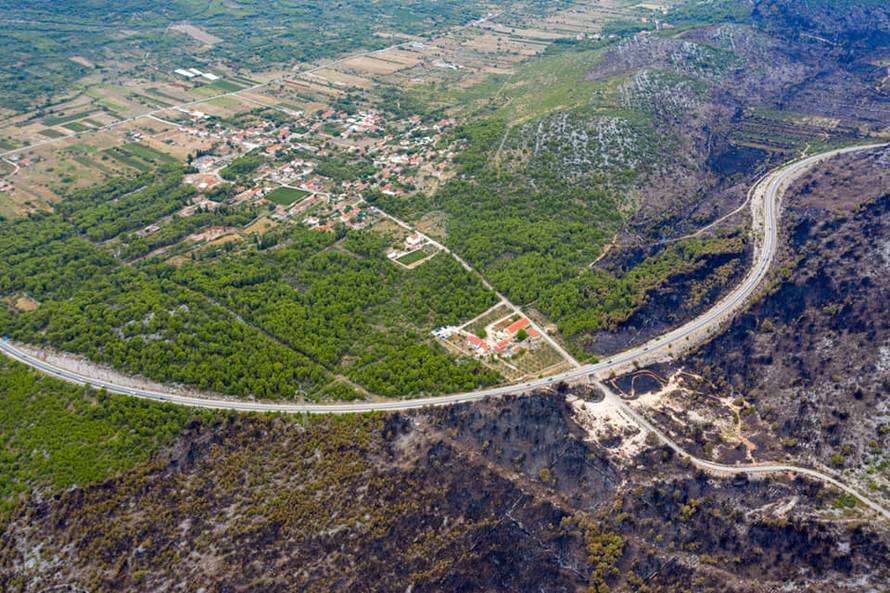 Stravične scene nakon požara: Vatra  poharala sve pred sobom