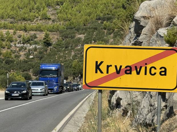 Kilometarska kolona u pravcu Makarske