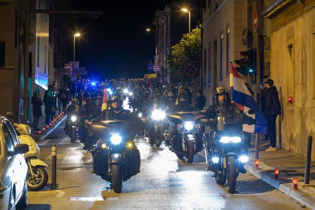 Pula: Održan mimohod u povodu obilježavanja Dana sjećanja na žrtvu Vukovara i Škabrnje