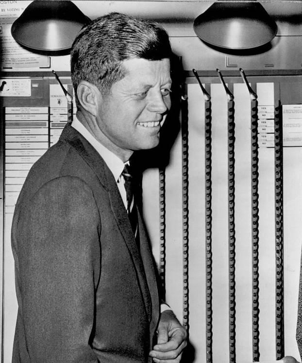 storyeditor/2023-02-05/John_F__Kennedy_voting_1960.jpg