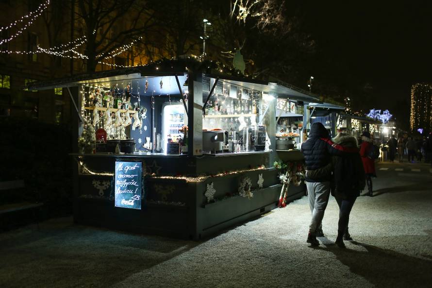 HDZ časti: Bandić  ne mora objasniti aferu s kućicama