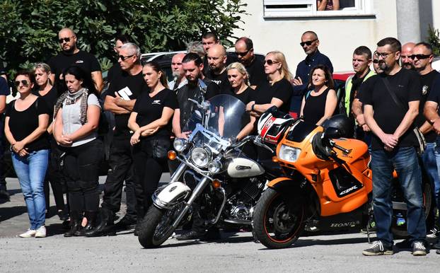 Nova Gradiška: Posljednji ispraćaj Davora Andročeca, bajkera koji je poginuo na motoru u BiH