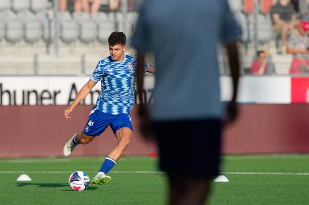 Thun: Zagrijavanje igrača prije početka utakmice FC Thun - GNK Dinamo