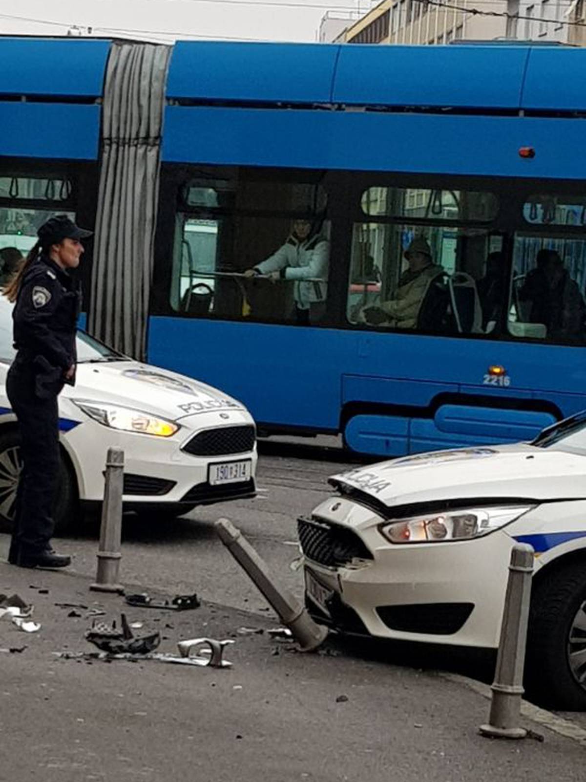 Krš i lom u središtu Zagreba: Sudarili se s policijskim autom