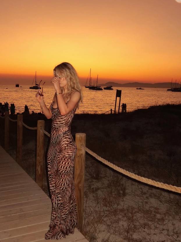 Ona je najveća navijačica Bodo Glimta. I sjajno igra nogomet