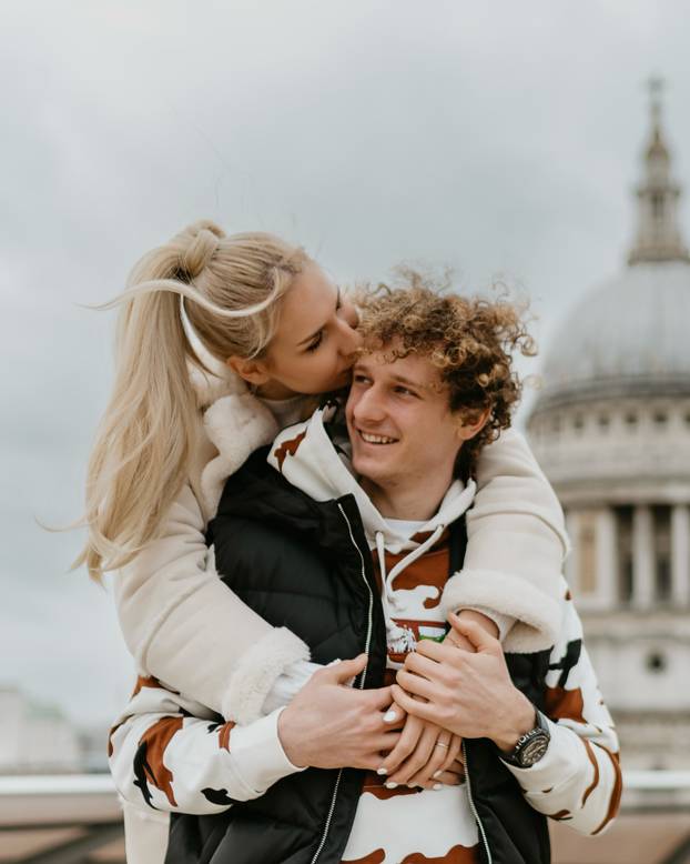 FOTO Vatrene Čehinje: Najbolji igrač ljubi brinetu, a golmana ekipe bodri atraktivna plavuša