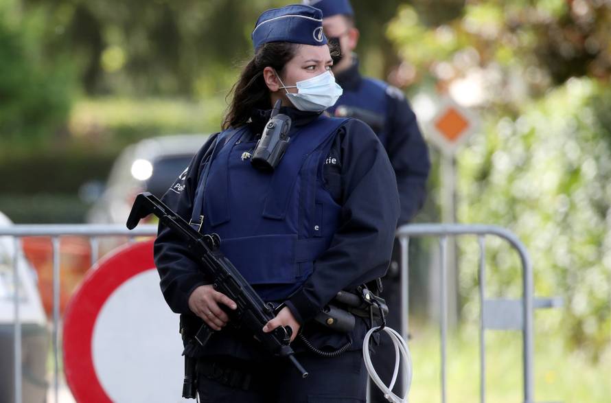 Manhunt for a Belgian soldier who threatened a virologist, in Maasmechelen
