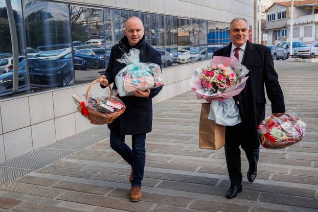 Split:  Ministar Ivan &Scaron;ipi&cacute;, Bla&zcaron;enko Boban i  Tomislav &Scaron;uta posjetili su rodili&scaron;te 