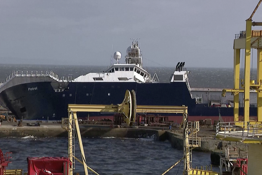 Brod u Škotskoj se prevrnuo na suhom, ozlijedio 25 ljudi