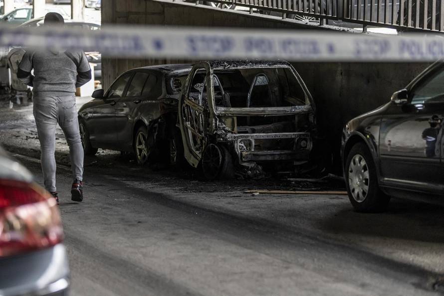 Pozar na auomobilu u Splitu