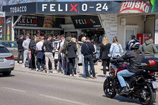 Zadar: Red za karte za koncert Thompsona na Hipodromu