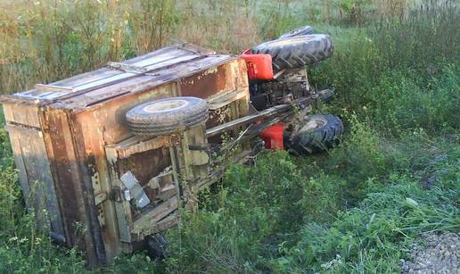 Traktor upao u jarak, a vozač prošao bez ozljeda