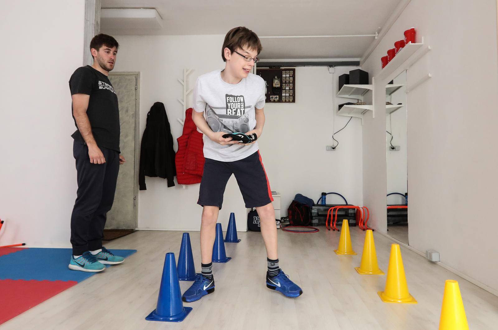 Viktor (13) se protiv autizma lakše bori treniranjem tenisa