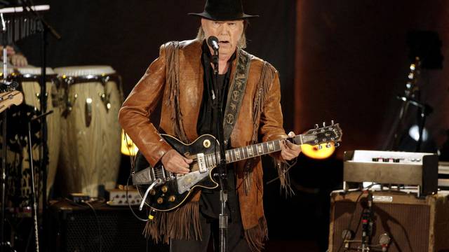 Neil Young poziva glazbenike na bojkot, a zaposlenike Spotifya na otkaz: 'Pojest će vam dušu'