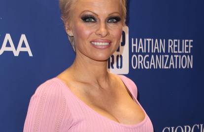 Pokazala tajanstveni trbuščić: Pamela Anderson opet trudna?