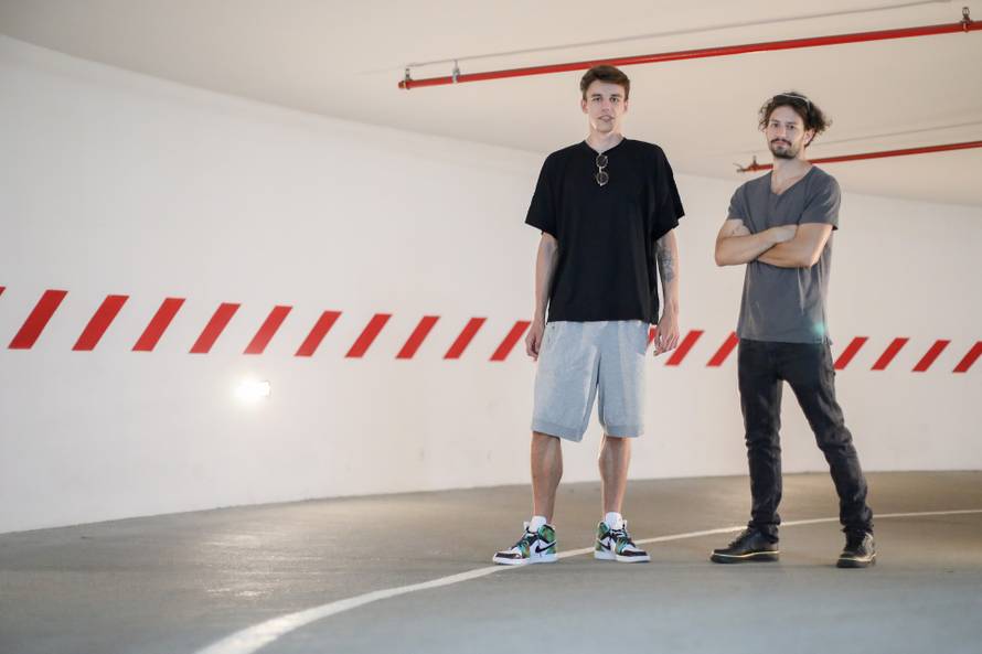 Doktori za tenisice: Oni mogu obnoviti vaše stare tenisice i na njima nacrtati što god poželite