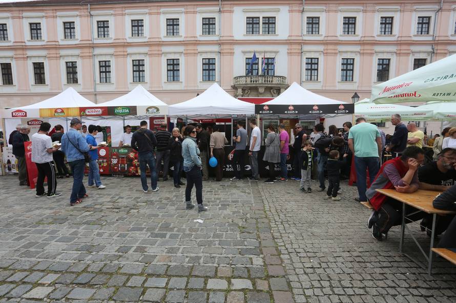 Bilo je gusto: Valpovački kotlić opet je napravio savršen roštilj