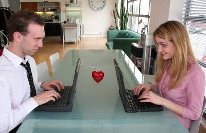 Traženje partnera na internetu recept je za više sreće u braku 