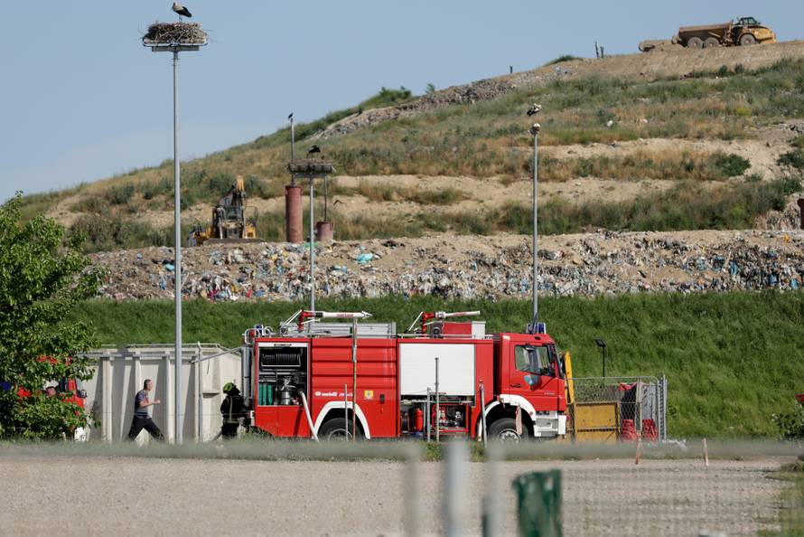 Zagreb: Izbio je požar pored odlagališta otpada na Jakuševcu