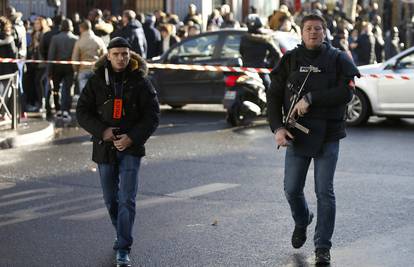 Zbog prijetnje bombama pet škola u Parizu je evakuirano