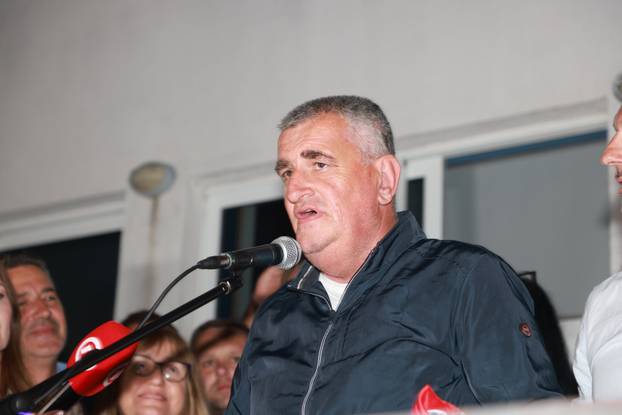 Sinj: Atmosfera u stožeru Mire Bulja nakon rezultata izbora