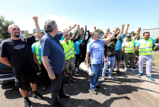 Zagreb: Radnici Wolta koji prosvjeduju okupili su se ispred Velesajma