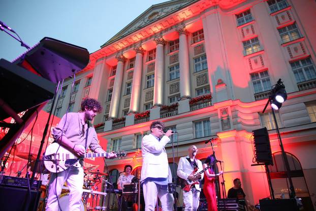 Zagreb: Crvena jabuka predstavila novi album i najavila koncertnu turneju