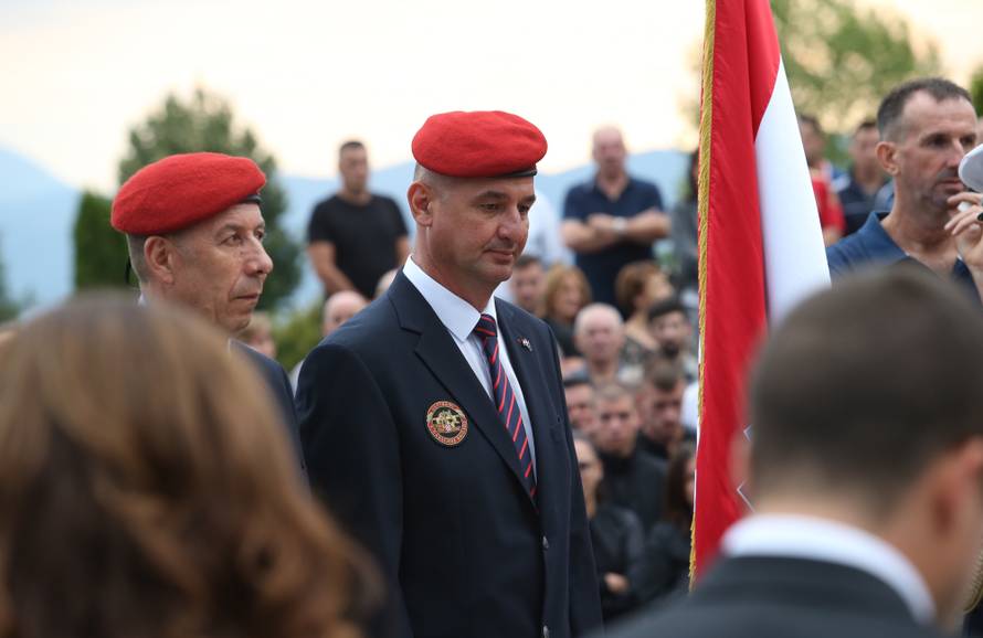 Imotska krajina oprostila se od svoga komodora Ivice Tolića