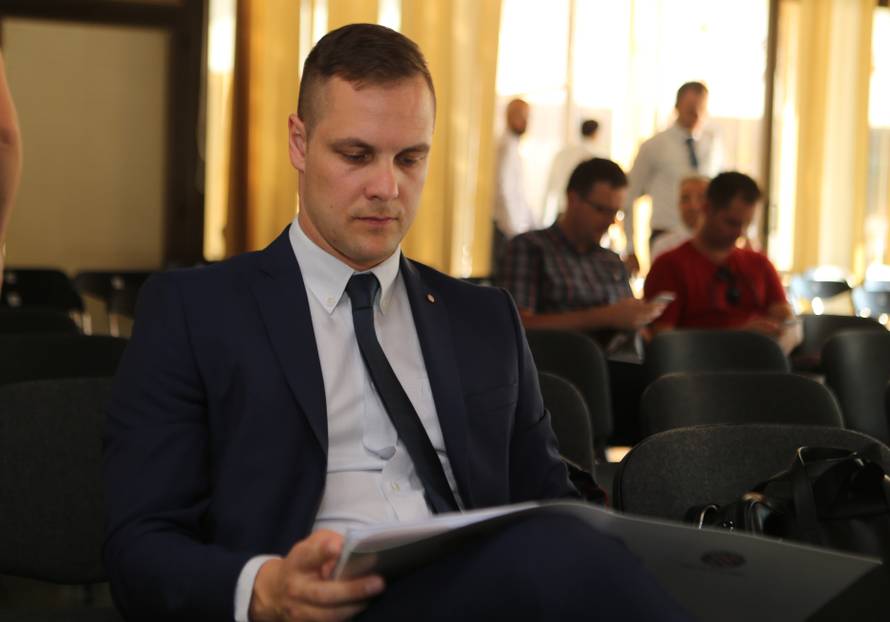 Kos: Tužit ću Ivana Vojkovića; Pušnik: Taj gospodin širi laži!